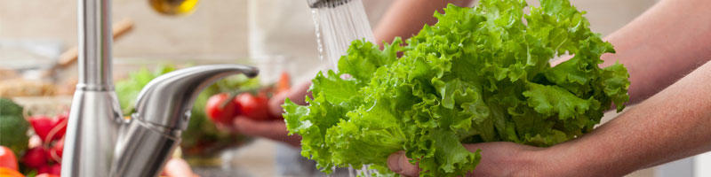 Washing vegetables for a salad