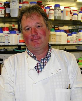 Headshot of Simon Park.