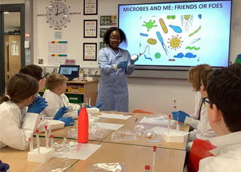 Linda Oyama teaching children about microbes