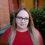 Headshot of Lindsay Broadbent