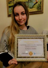 Headshot of Aleyna Lumdsen holding a certificate