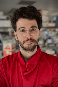 Daniel Gonçalves-Carneiro in the lab