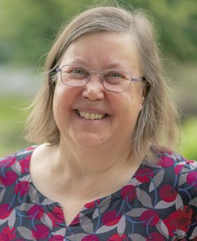 Headshot of Liz Sockett.