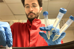 Daniel Gonçalves-Carneiro in the lab