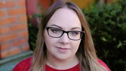 Headshot of Lindsay Broadbent