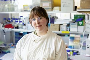 Kathryn Burdon in the laboratory.