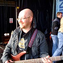Steve Diggle playing a guitar.